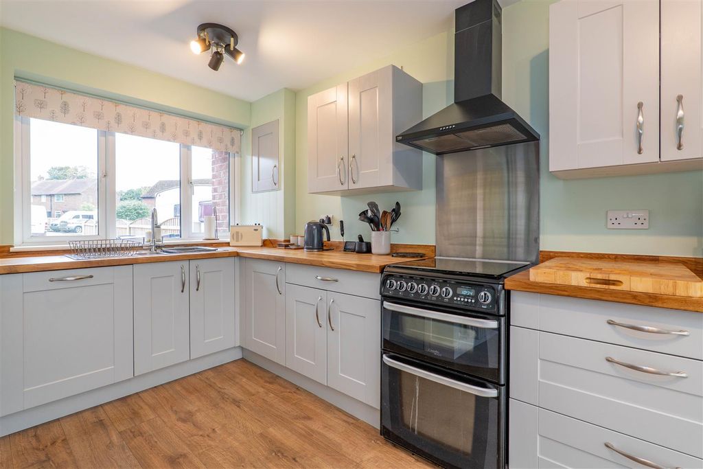 Property photo 2 of 20 Kitchen