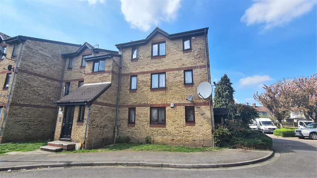 Property photo 1 of 10 Martin Close N9