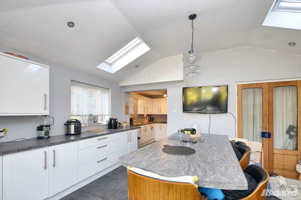 Property photo 2 of 26