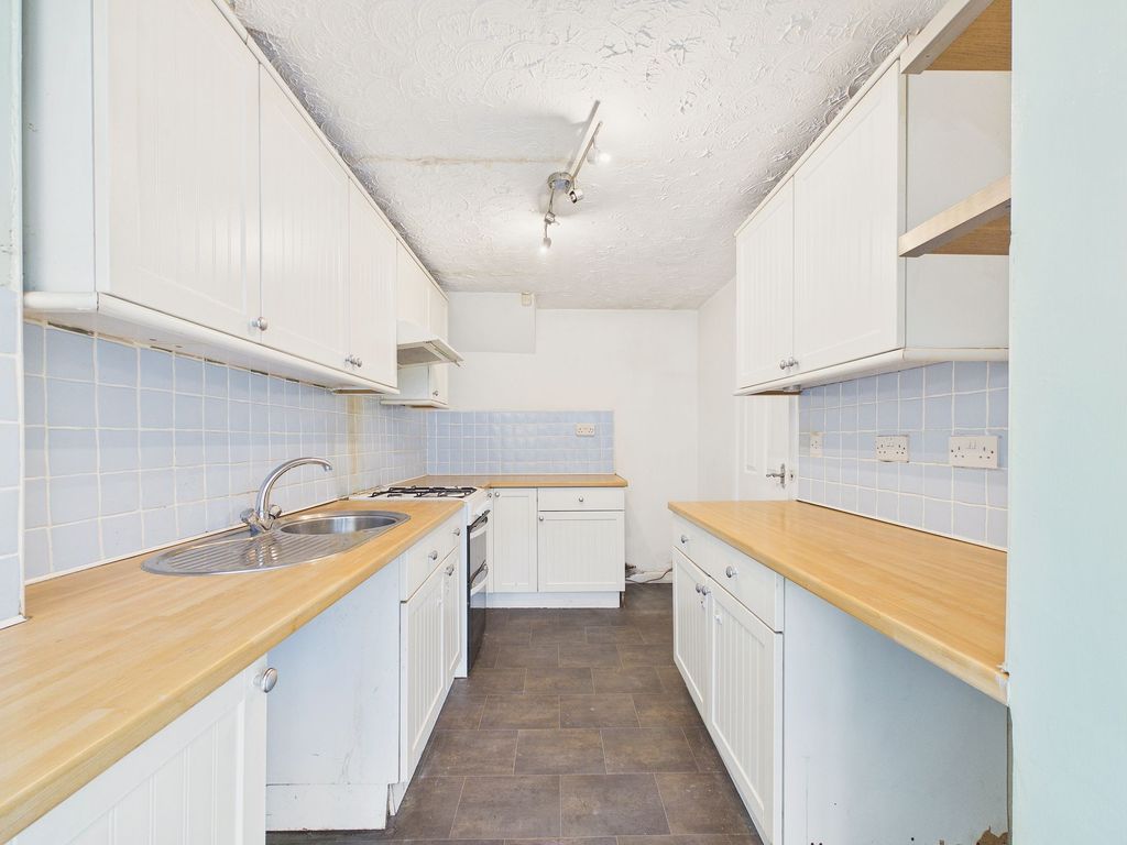 Property photo 2 of 11 Kitchen