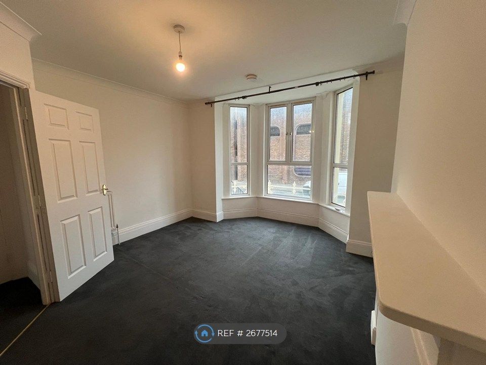 Property photo 1 of 8 Bedroom With Large Bay Window