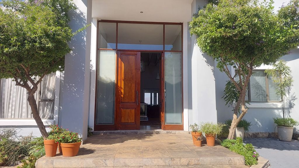Property photo 2 of 54