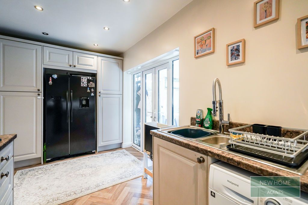 Property photo 3 of 16 Photo 4