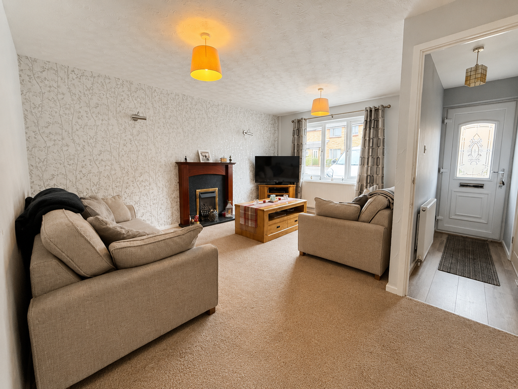 Property photo 2 of 19 Spacious Lounge