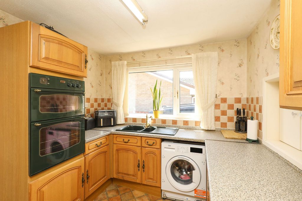 Property photo 2 of 18
