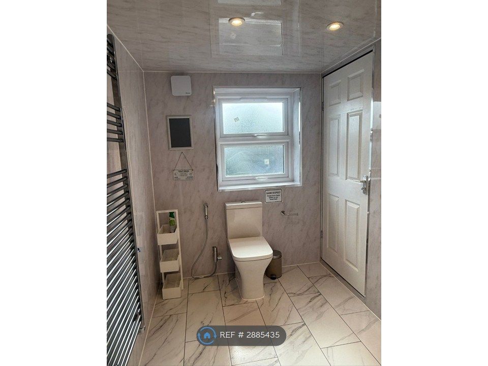 Property photo 3 of 8 Bathroom