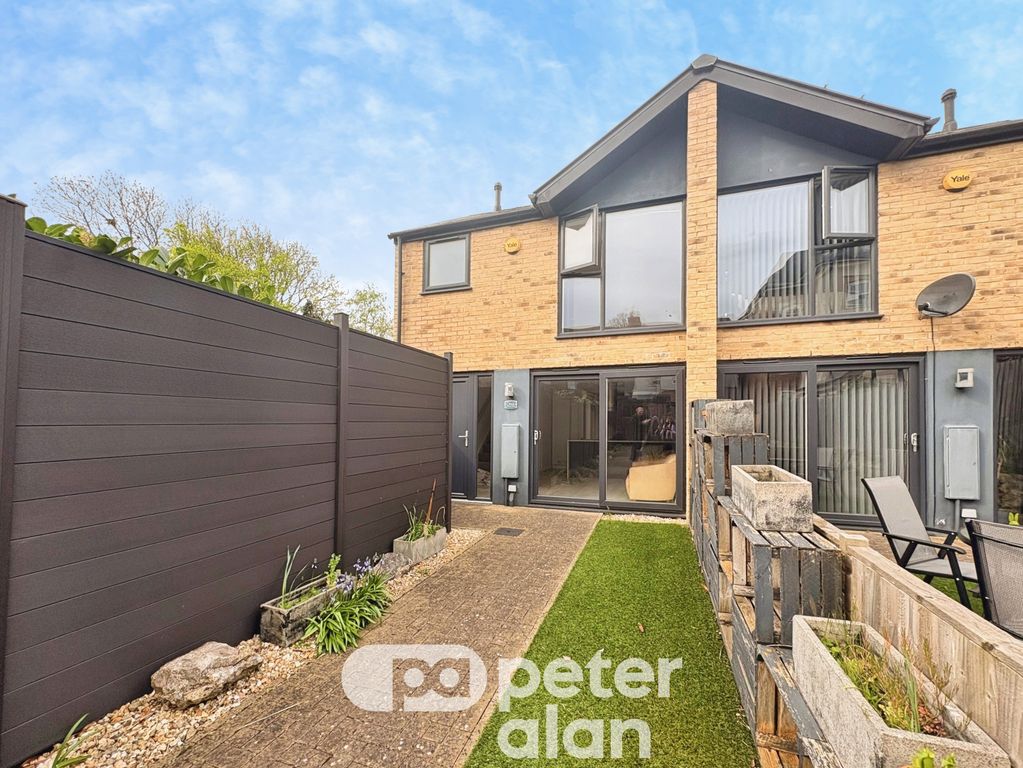 Property photo 1 of 14 Front