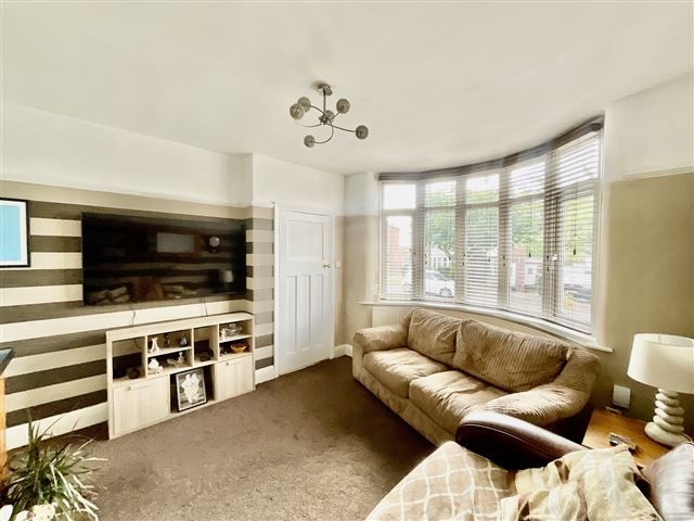 Property photo 3 of 21 Lounge