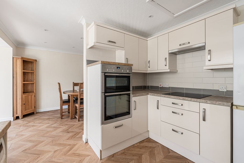 Additional image 9 of 3 bed detached bungalow for saleRiverside Close, Liss, Hampshire GU33