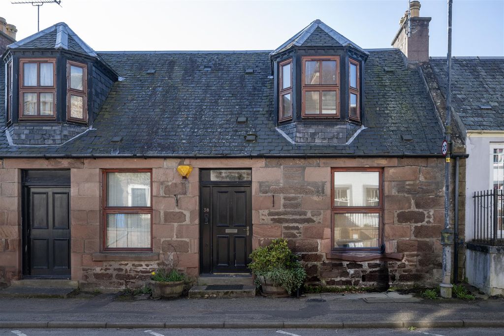 Property photo 1 of 17 High St Avoch 0001.Jpg