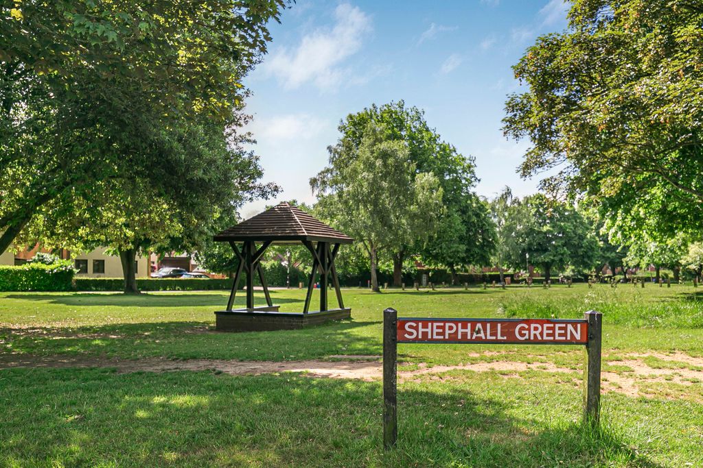 Property photo 3 of 12 Location Photo