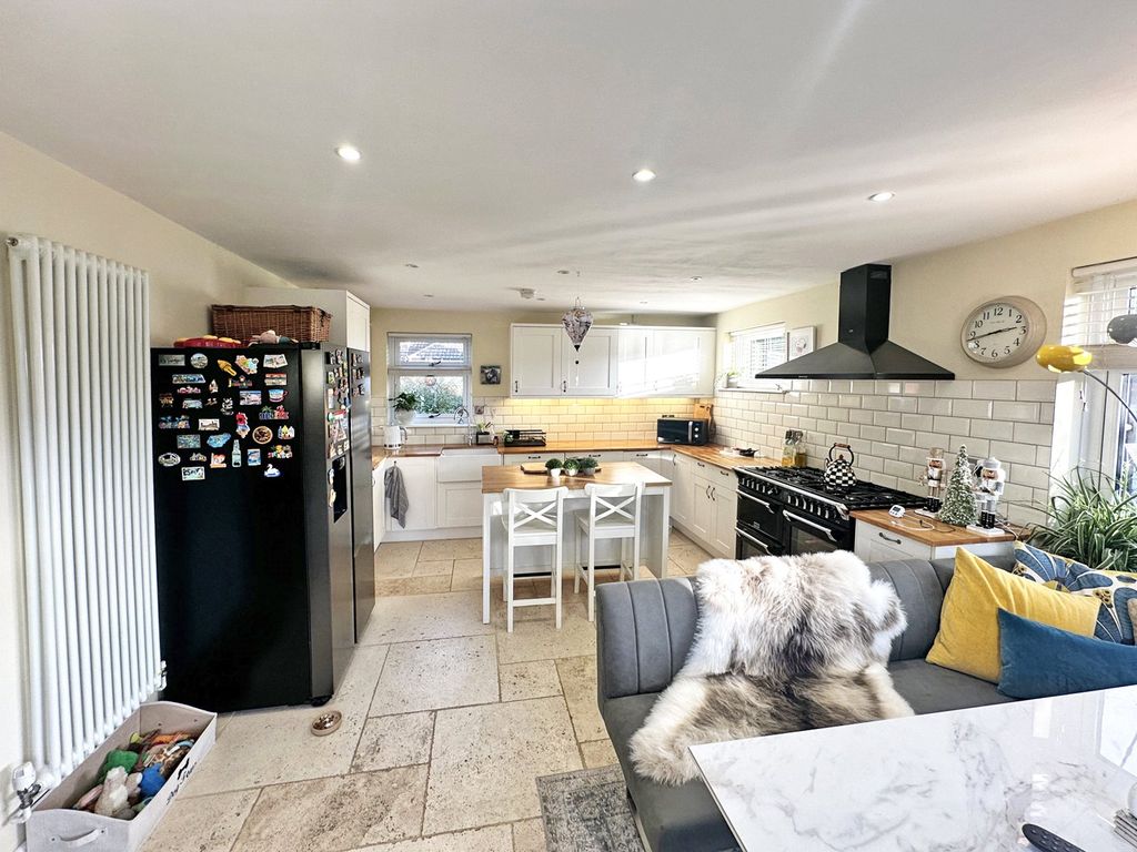 Property photo 3 of 19 Picture 3