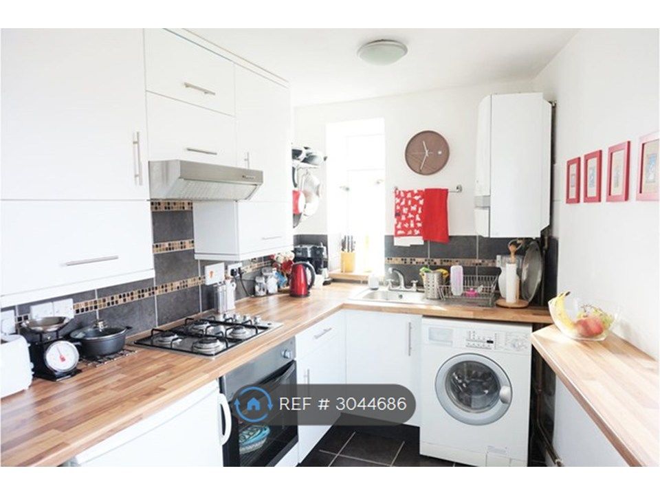 Property photo 3 of 7 Kitchen