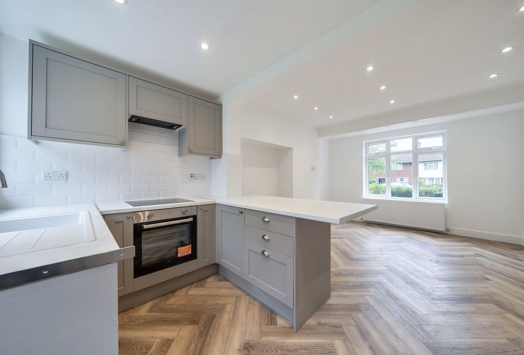Property photo 3 of 21 1457230-4-69Fb852...