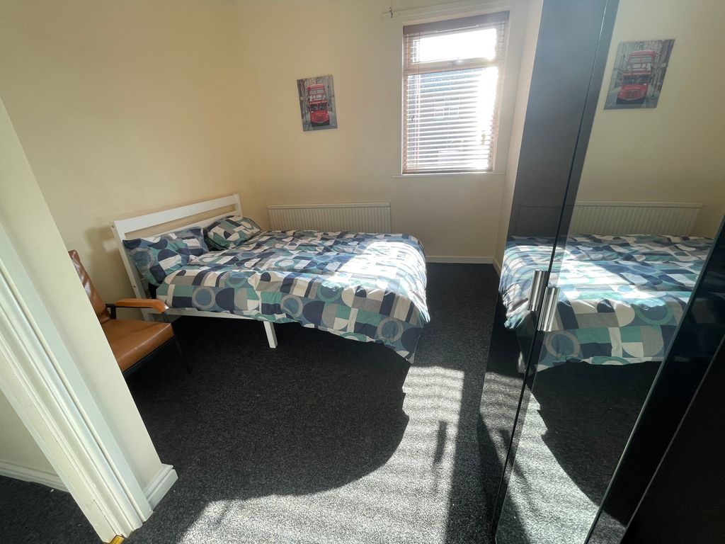 Property photo 3 of 6 Bedroom 2