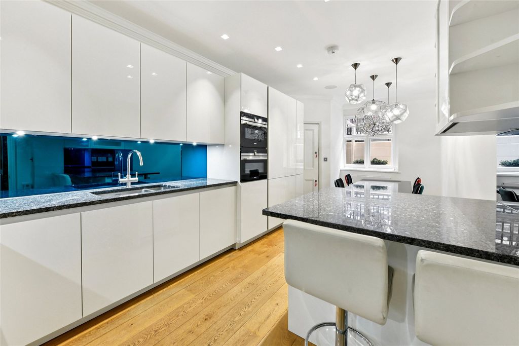 Property photo 2 of 15 Picture No. 11