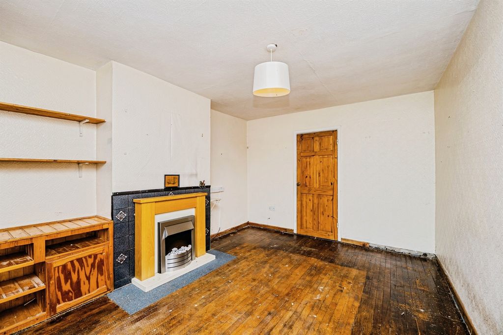 Property photo 2 of 20
