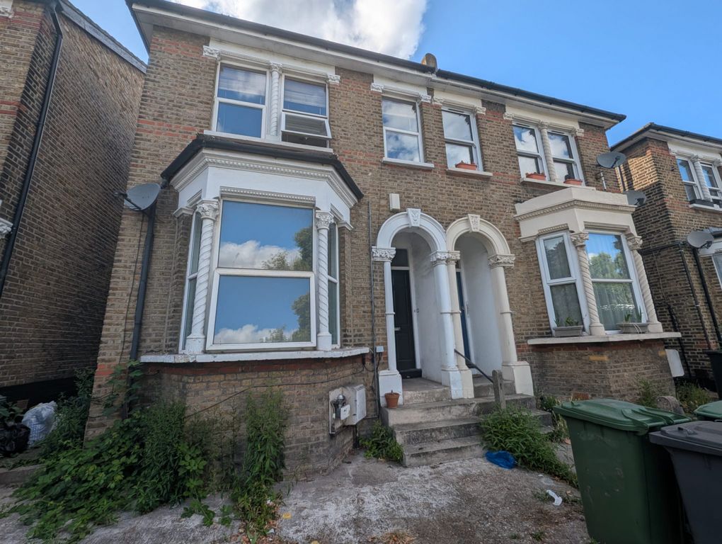 Property photo 1 of 9 Catford Hill
