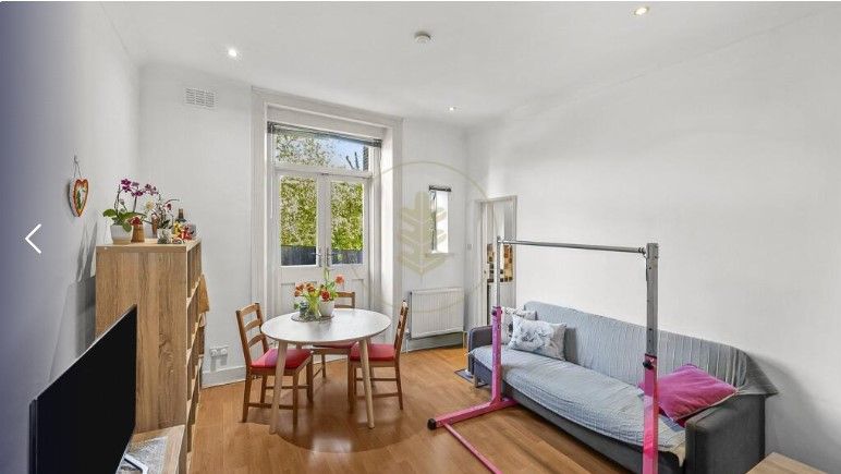 Property photo 1 of 6 Photo 6