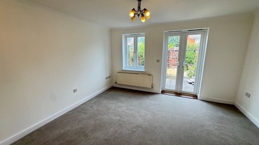 Property photo 3 of 10 Living Room