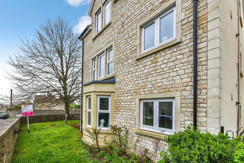 Property photo 1 of 18