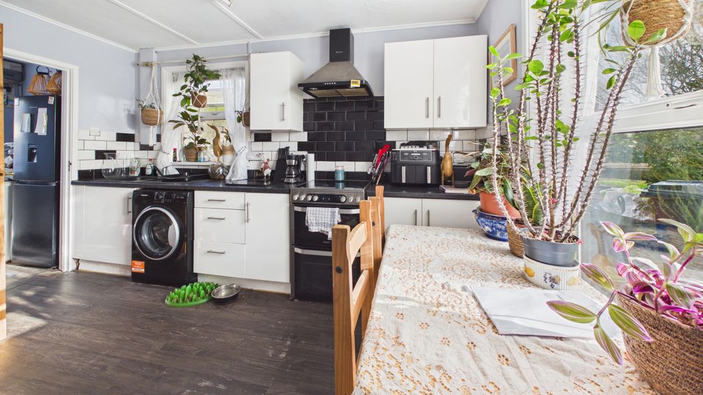 Property photo 3 of 10 Gallery