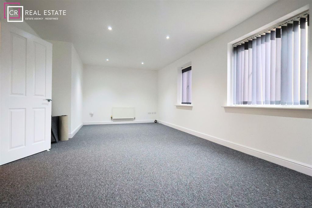 Property photo 3 of 7 Lounge Area