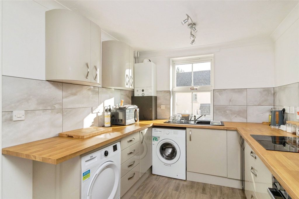 Property photo 2 of 16 Picture No. 08