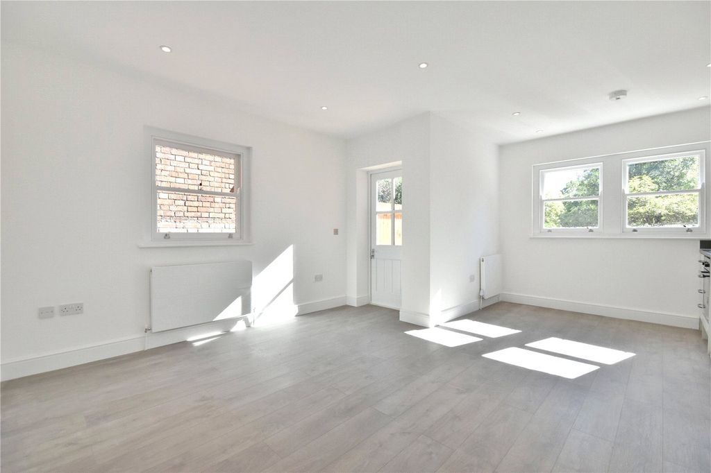 Property photo 1 of 14 Picture No. 05