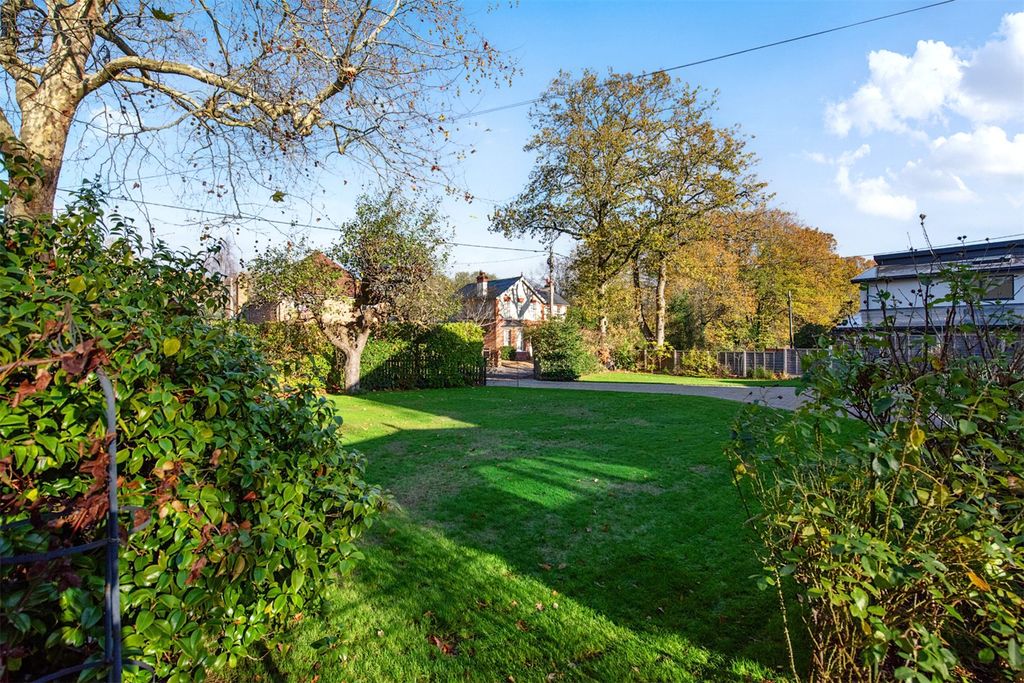 Property photo 3 of 21 Picture No. 24