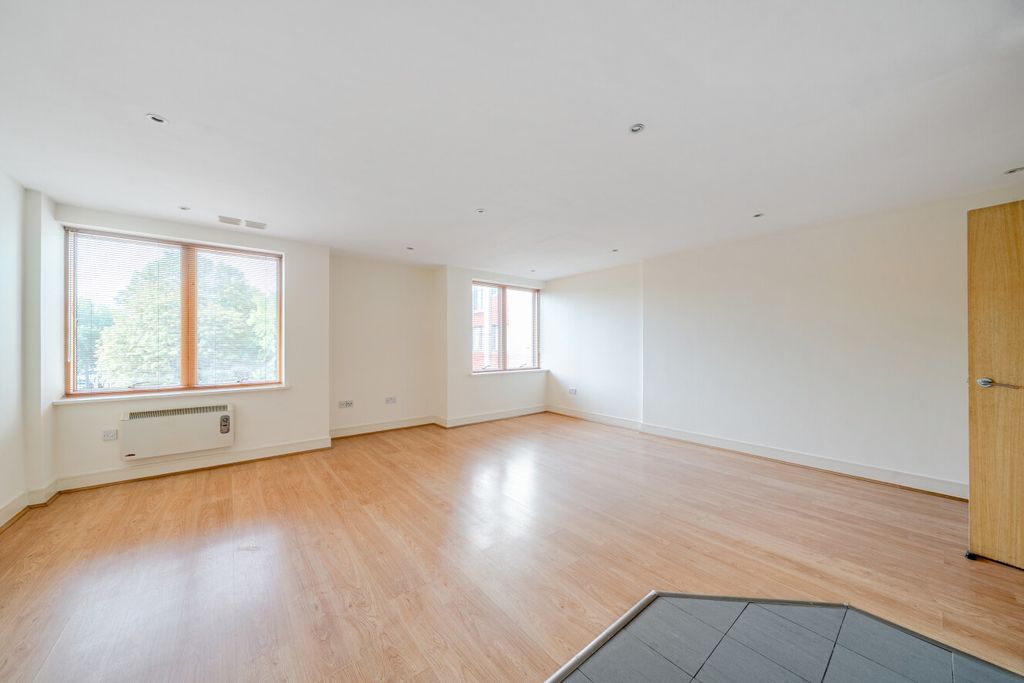 Property photo 2 of 13 1498611-12-6A6326...