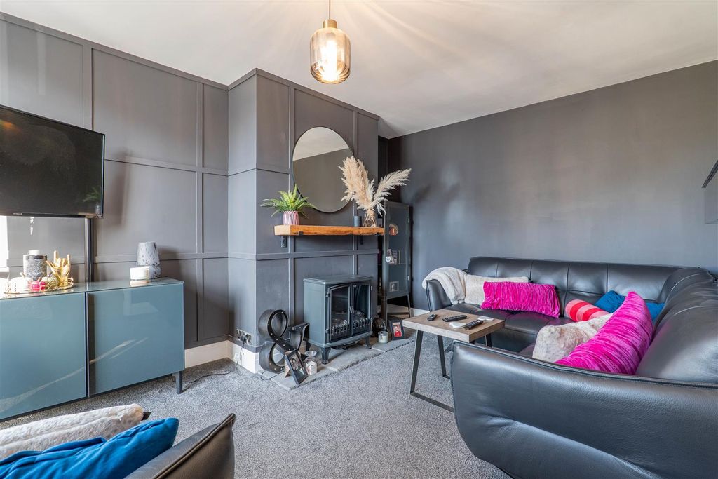 Property photo 2 of 26 Lounge