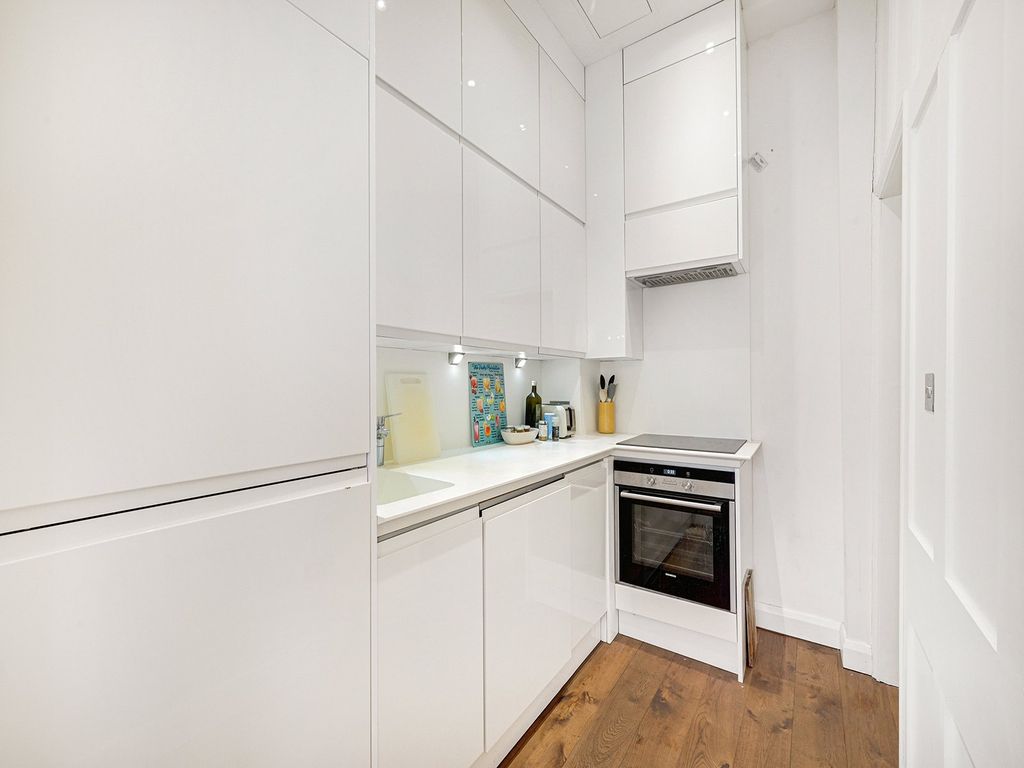 Property photo 2 of 11 Earlham Street