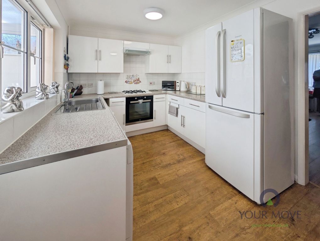 Property photo 2 of 18 Breakfast Kitchen