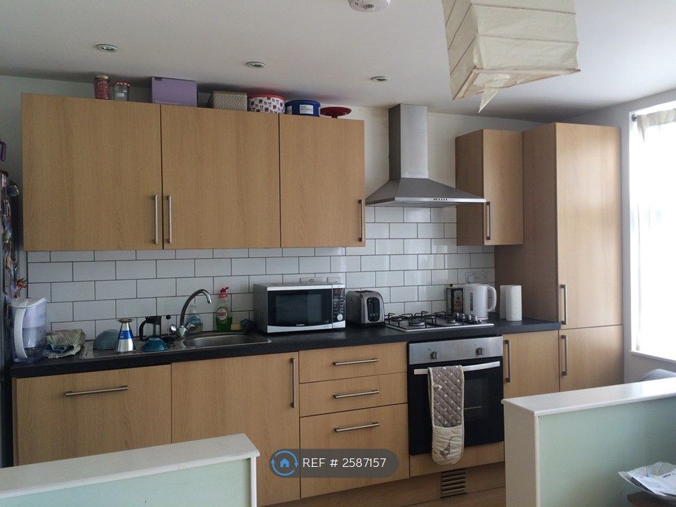 Property photo 3 of 8 Kitchen