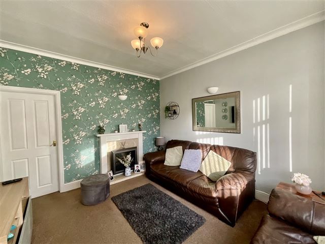 Property photo 2 of 18 Lounge