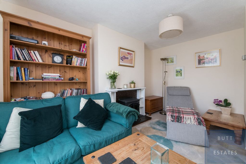Property photo 2 of 11