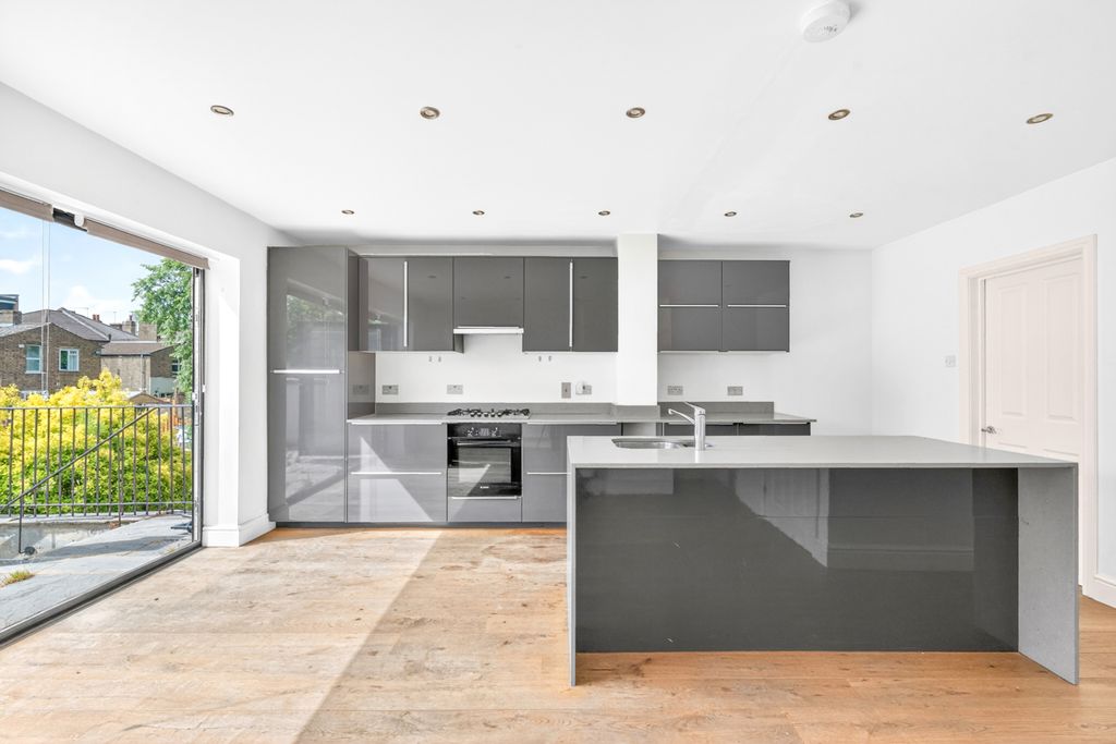 Property photo 1 of 10 Kitchen Diner