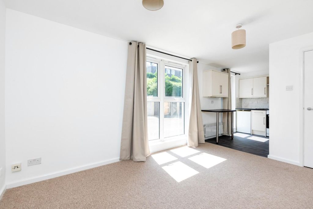 Property photo 3 of 13 Flat 6 Knightstone Place, High Street, Weston, Bat