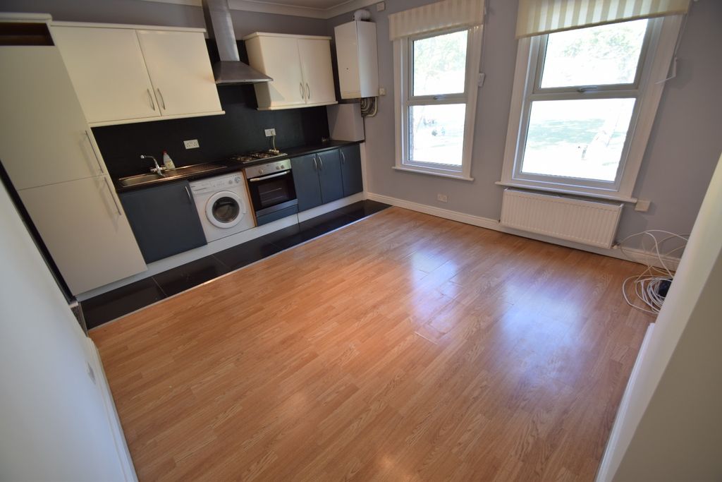 Property photo 2 of 8 4723941