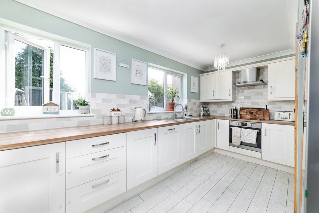 Property photo 2 of 21 Pbox-Img.Jpg