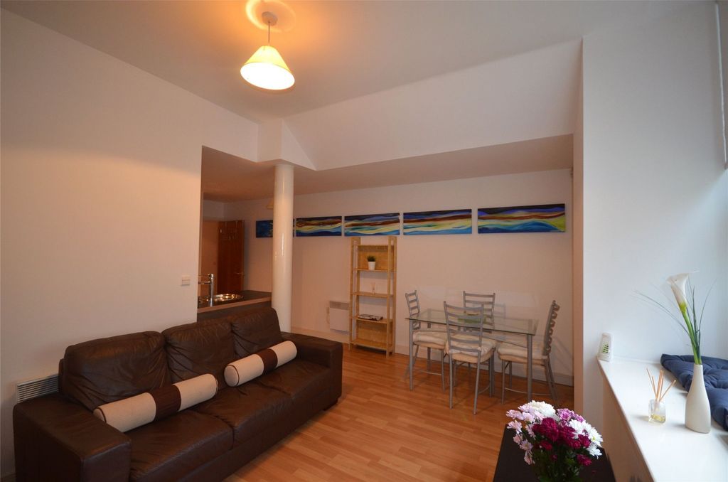 Property photo 2 of 8 Lounge