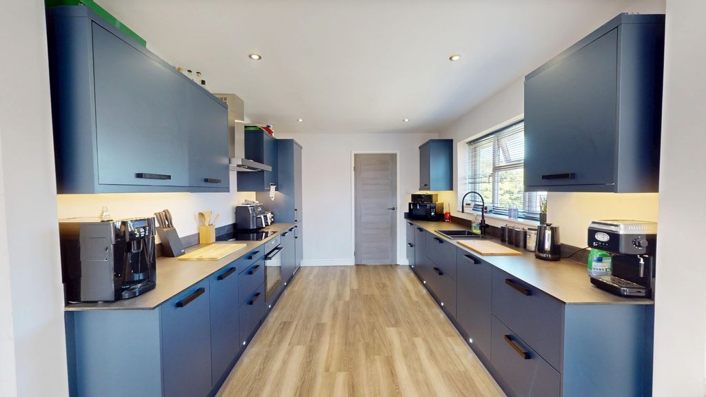 Property photo 2 of 28 4214263