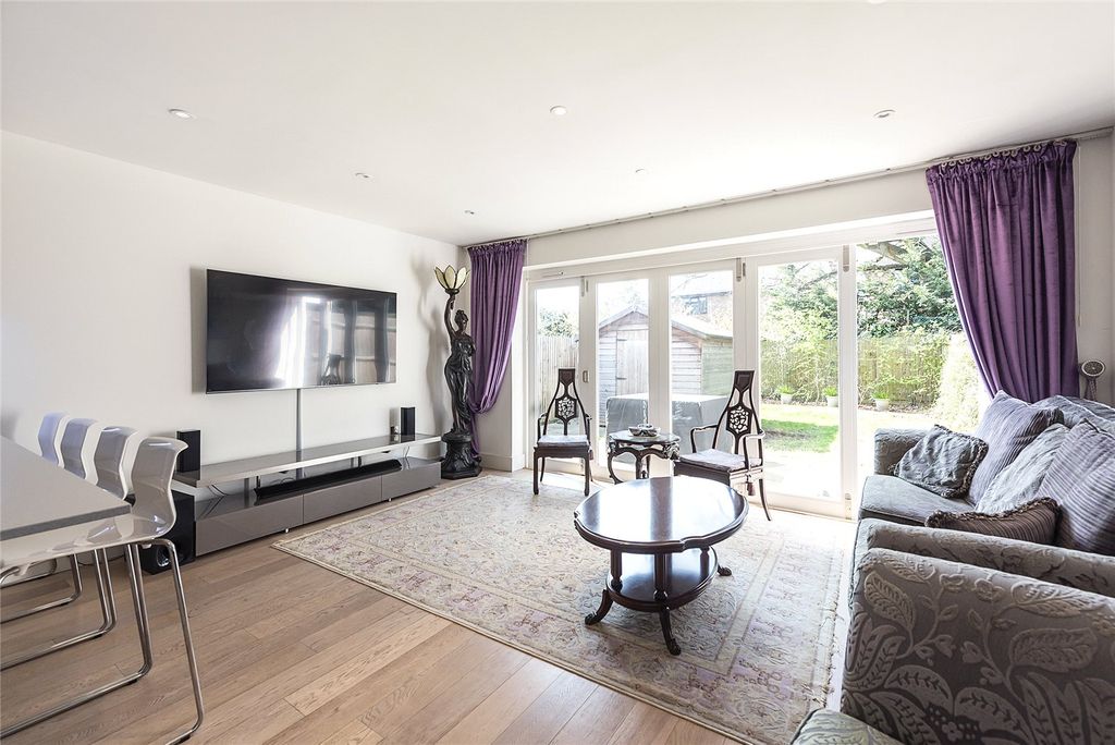 Property photo 2 of 11 Living/Kitchen