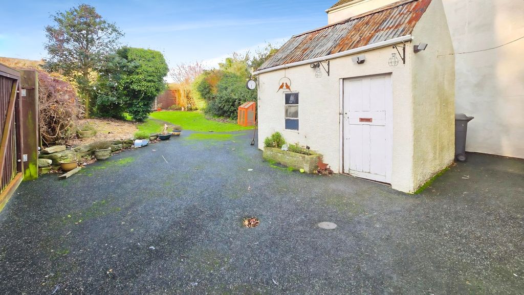 Property photo 3 of 13