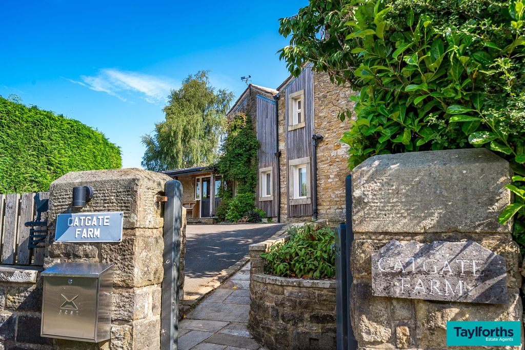Property photo 2 of 45