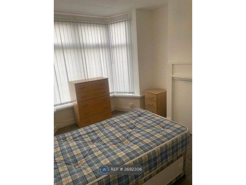 Property photo 3 of 10 Room 1 (Downstairs)