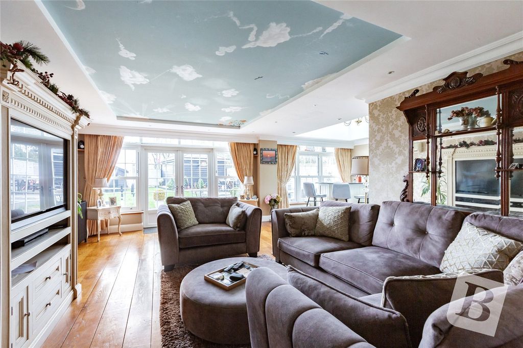 Property photo 2 of 29 Picture No. 18