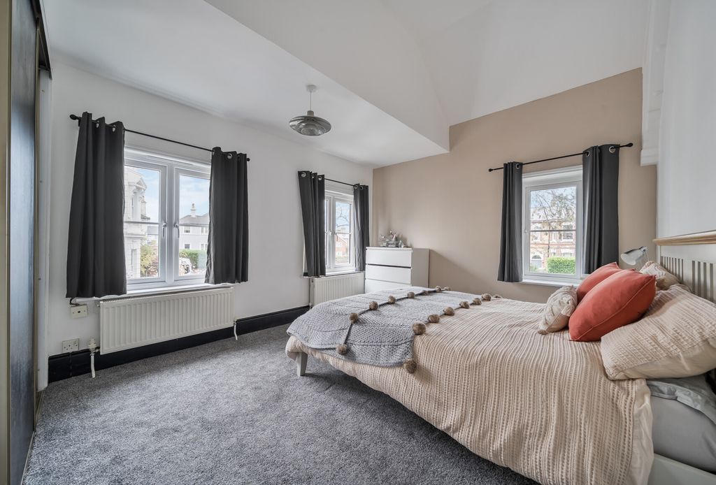 Property photo 3 of 10 1376346-16-6911Bf...