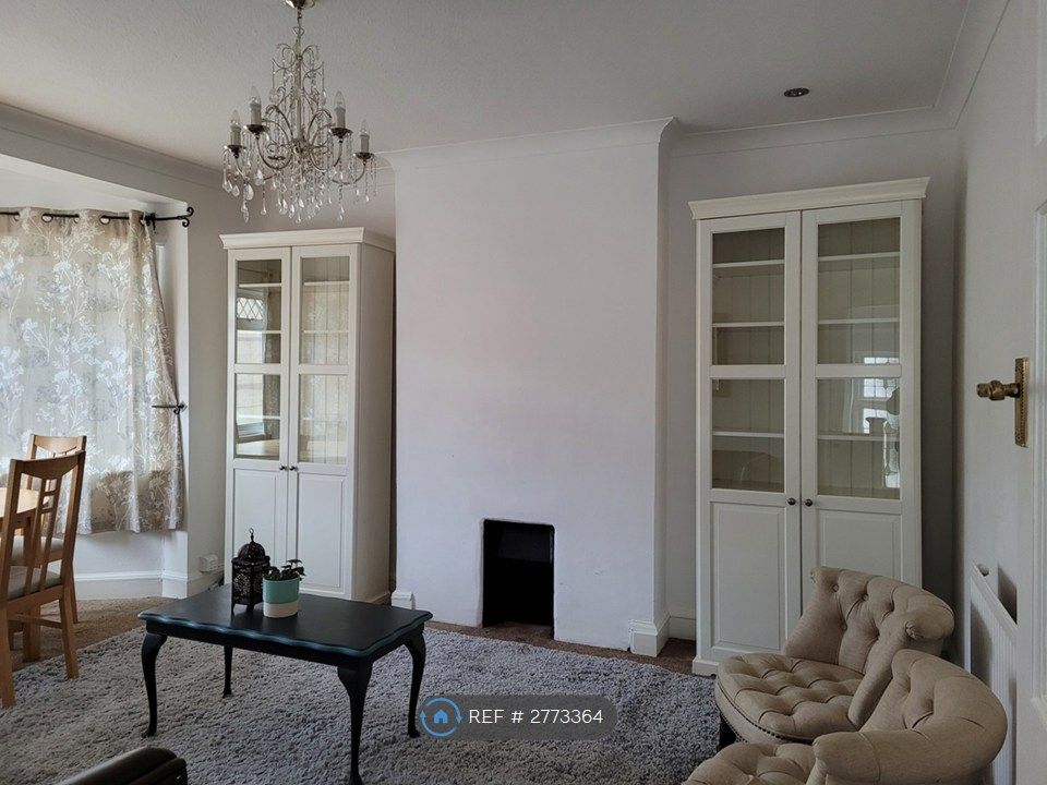 Property photo 2 of 16 Living Room